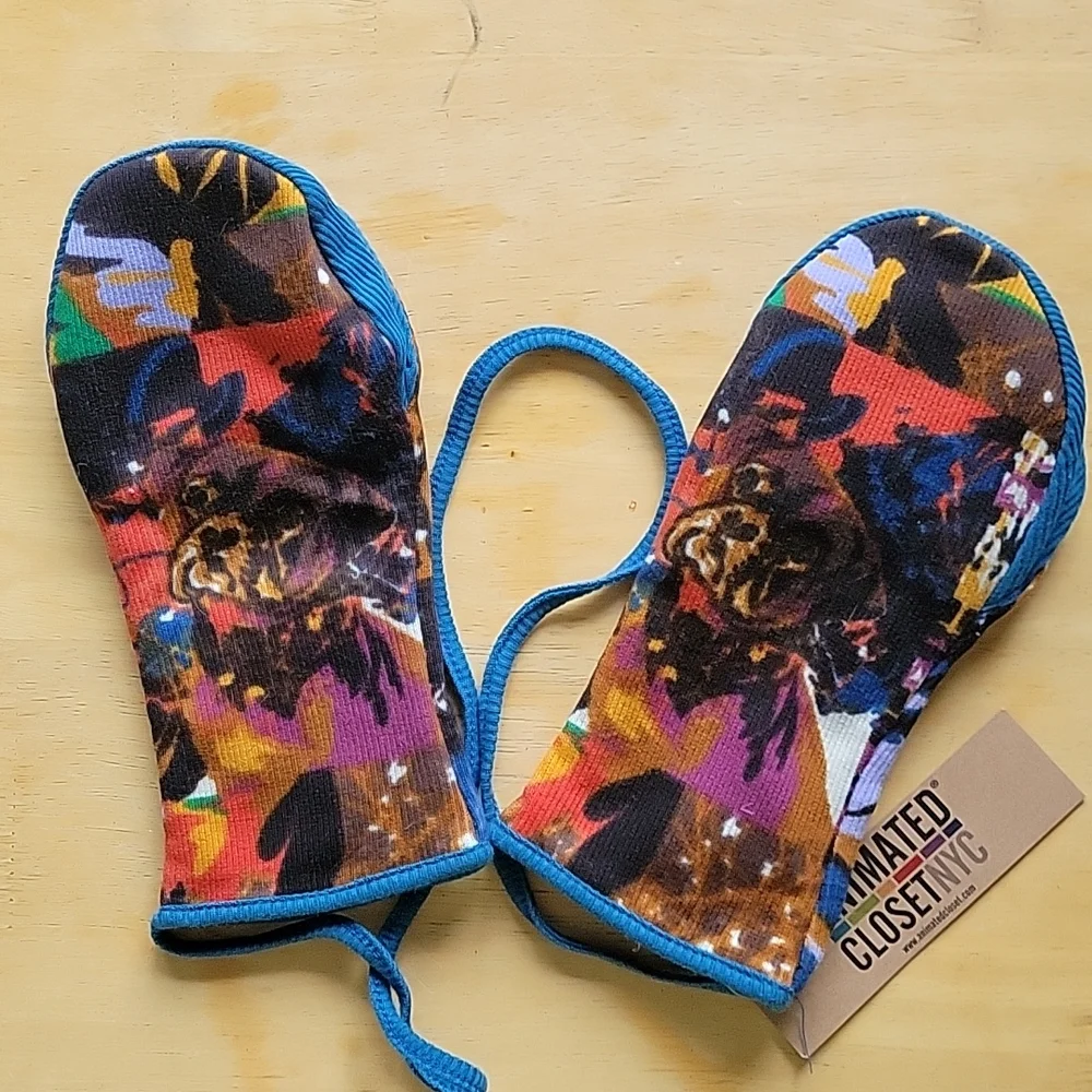 ANIMATED CLOSET MITTENS